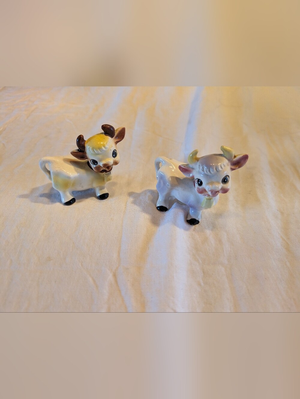 2/30$ Porcelain Cow Salt And Pepper Set